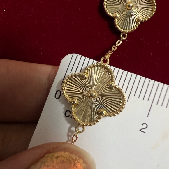 Elegant Gold Flower Bracelet - Picture 6 of 16